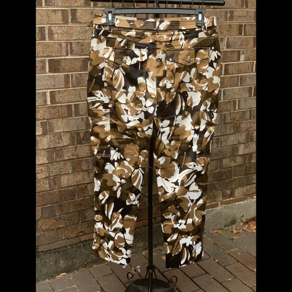 NWT Chico’s Camo Floral Ankle Pants - Picture 5 of 8